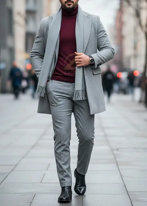 ست پلیور یقه اسکی زرشکی با پالتو خاکستری روشن و شلوار پارچهای طوسی