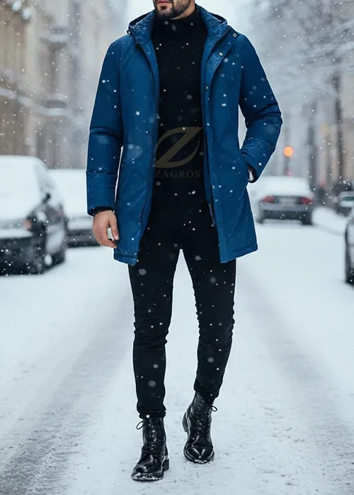 ست کاپشن آبی کبالت با یک یقه اسکی مشکی و شلوار جین اسکینی