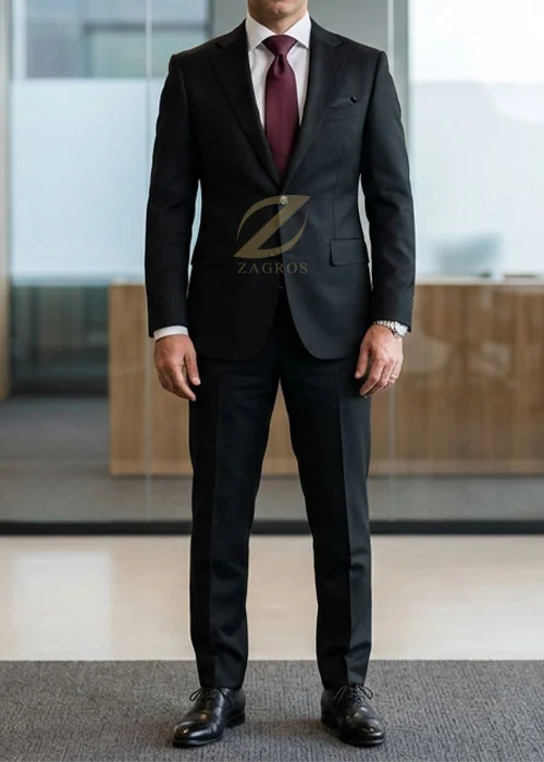 ست کت و شلوار مشکی با پیراهن سفید و کراوات زرشکی